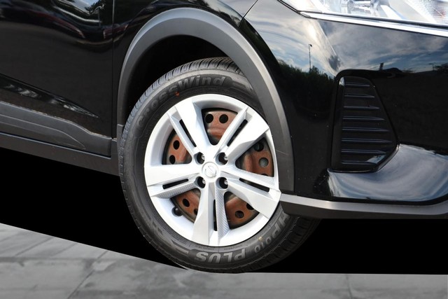Nissan Kicks Vehicle Image 03
