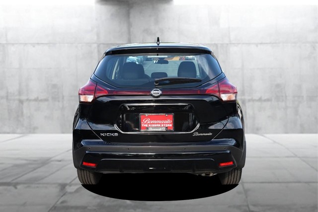 Nissan Kicks Vehicle Image 06