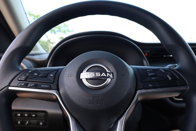 Nissan Kicks Vehicle Image 09