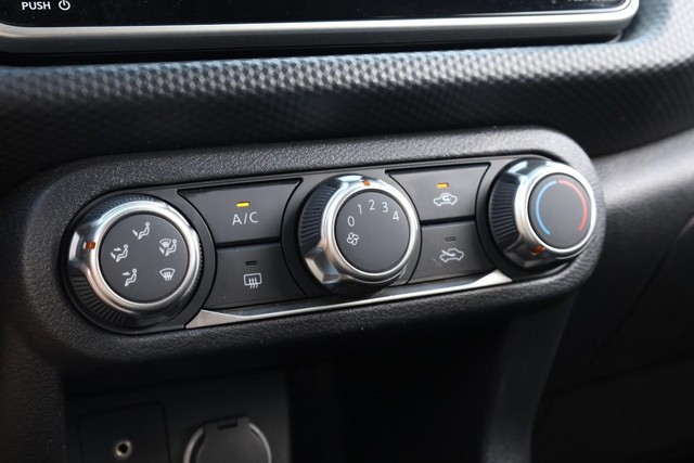 Nissan Kicks Vehicle Image 13