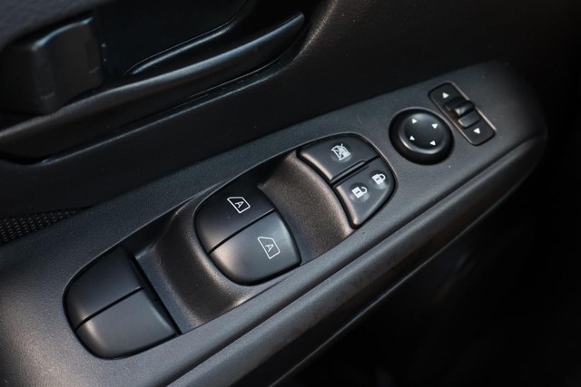 Nissan Kicks Vehicle Image 17