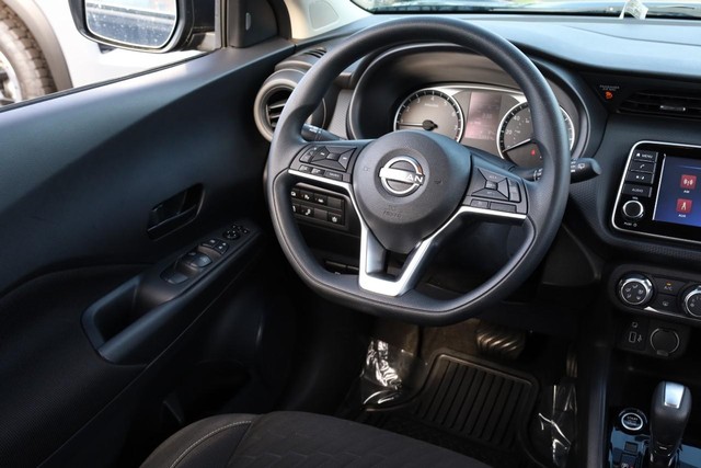 Nissan Kicks Vehicle Image 22