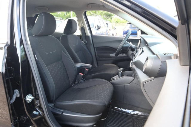 Nissan Kicks Vehicle Image 23