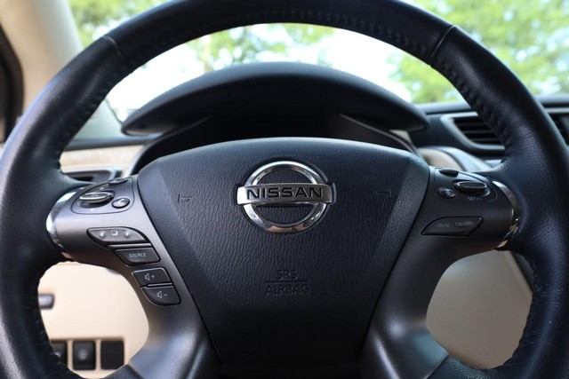 Nissan Murano Vehicle Image 12