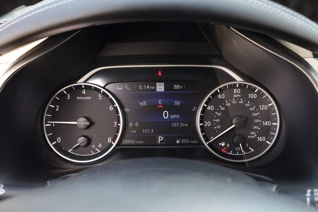 Nissan Murano Vehicle Image 13