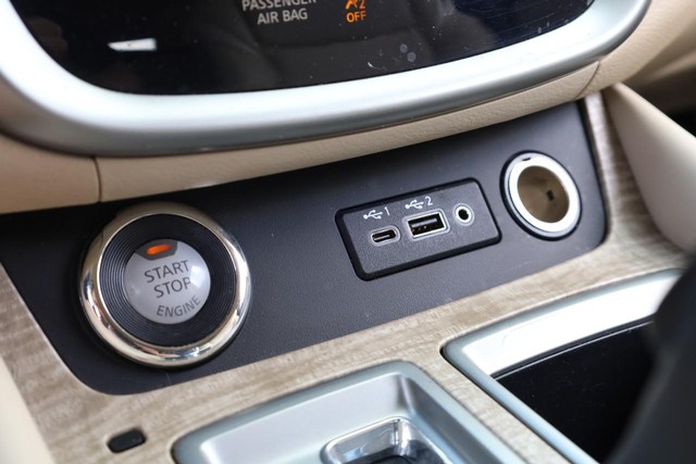 Nissan Murano Vehicle Image 18