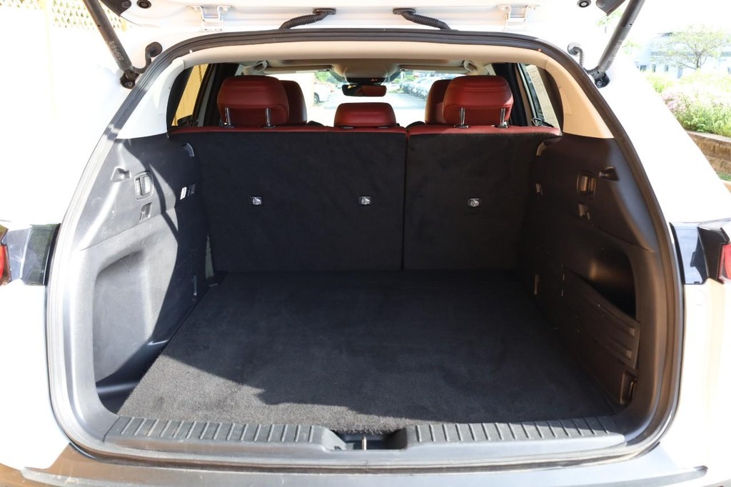 Mazda CX-50 Hybrid Vehicle Full-screen Gallery Image 7
