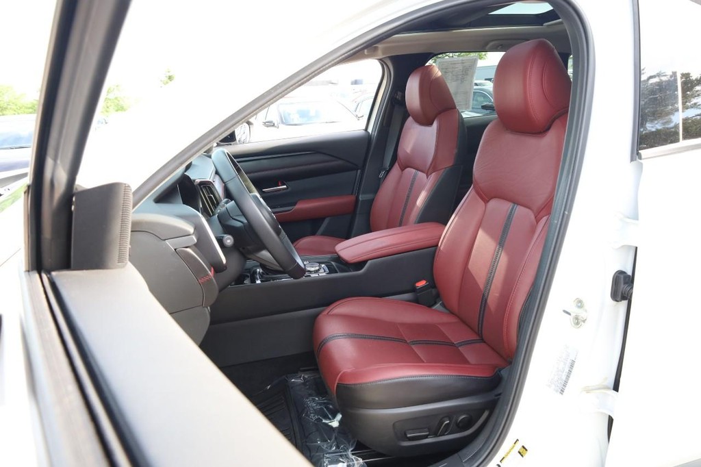 Mazda CX-50 Hybrid Vehicle Full-screen Gallery Image 8