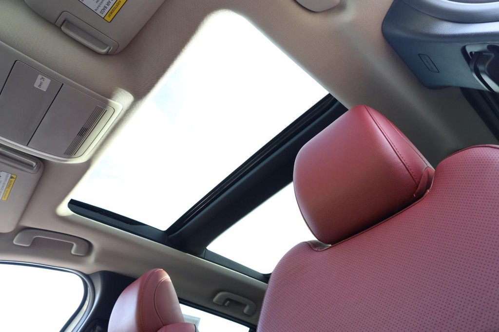 Mazda CX-50 Hybrid Vehicle Full-screen Gallery Image 9