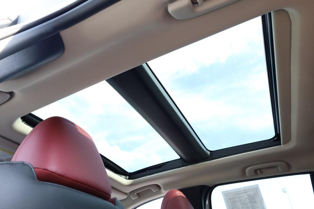 Mazda CX-50 Hybrid Vehicle Full-screen Gallery Image 10