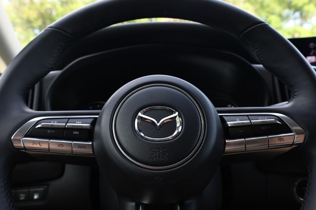 Mazda CX-50 Hybrid Vehicle Full-screen Gallery Image 11