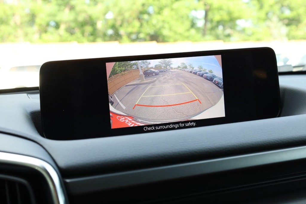 Mazda CX-50 Hybrid Vehicle Full-screen Gallery Image 14