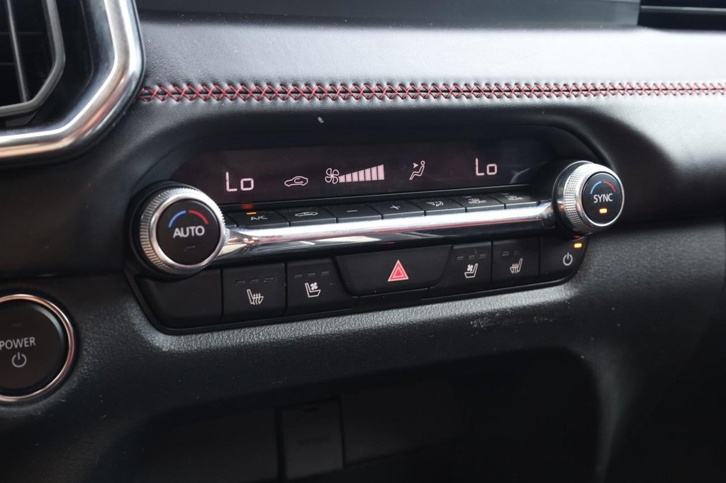 Mazda CX-50 Hybrid Vehicle Full-screen Gallery Image 15