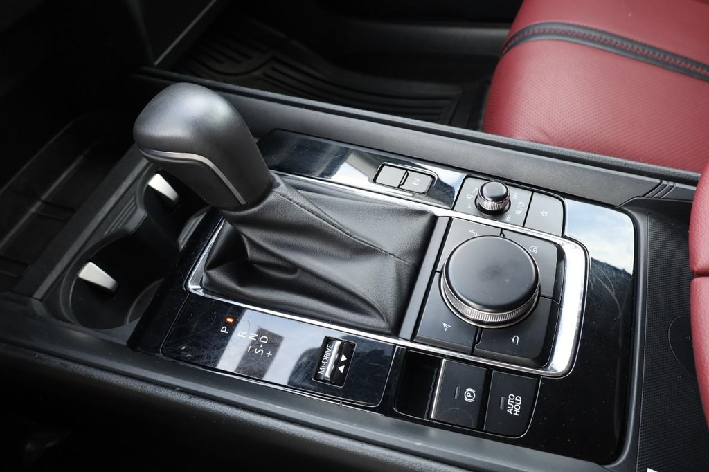 Mazda CX-50 Hybrid Vehicle Full-screen Gallery Image 17