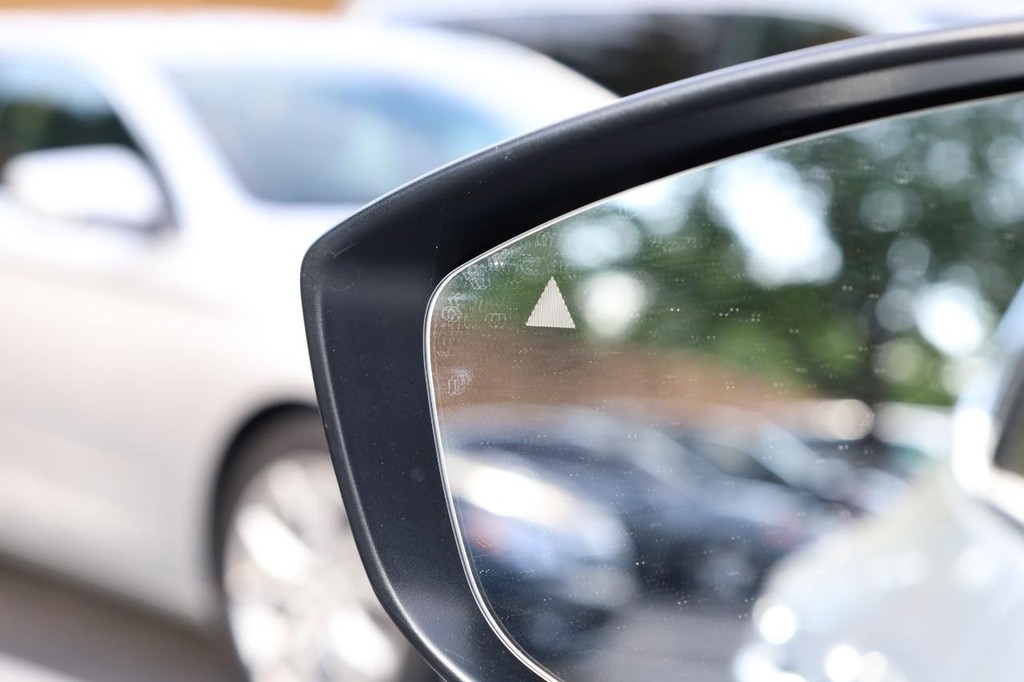 Mazda CX-50 Hybrid Vehicle Full-screen Gallery Image 21