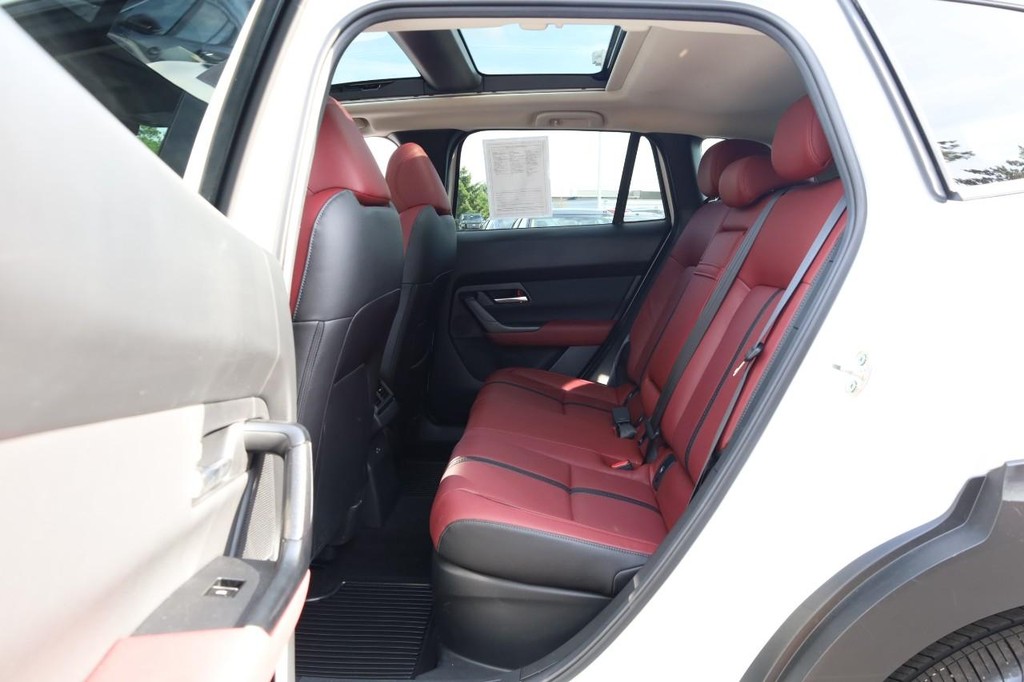 Mazda CX-50 Hybrid Vehicle Full-screen Gallery Image 22