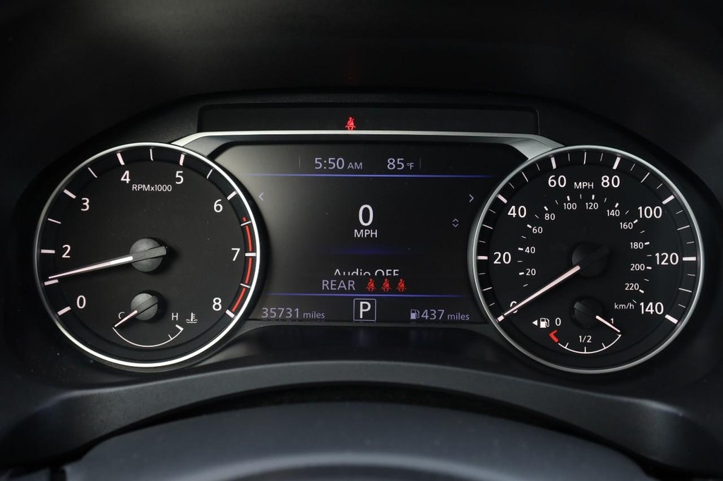 Nissan Altima Vehicle Full-screen Gallery Image 10