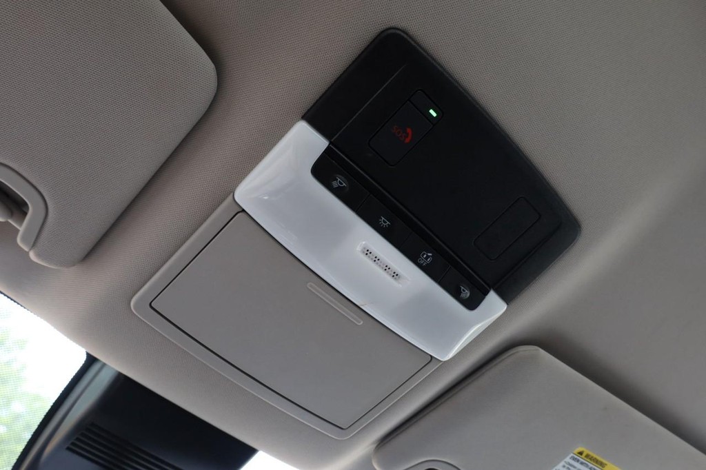 Nissan Altima Vehicle Full-screen Gallery Image 16