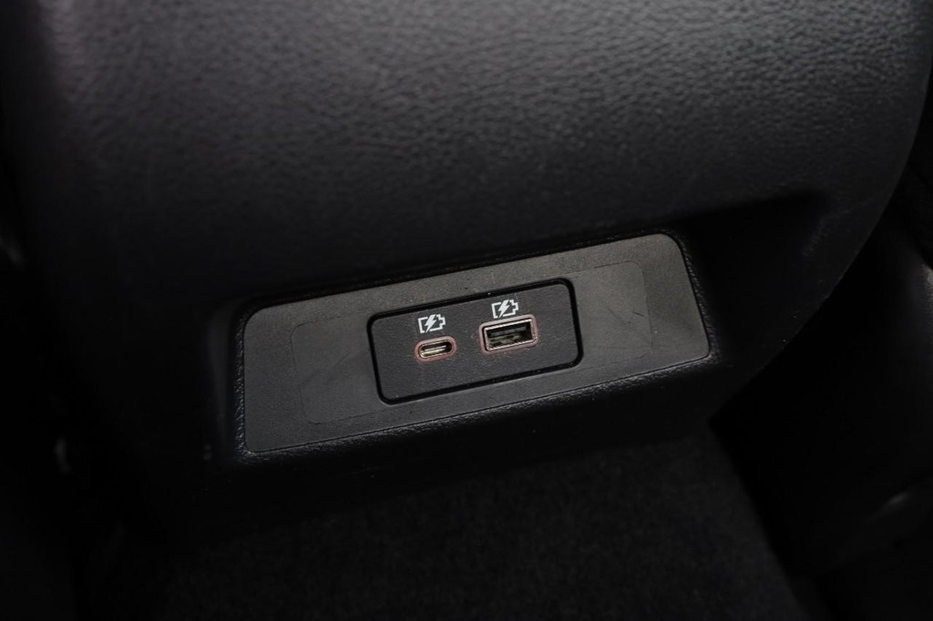 Nissan Altima Vehicle Full-screen Gallery Image 20