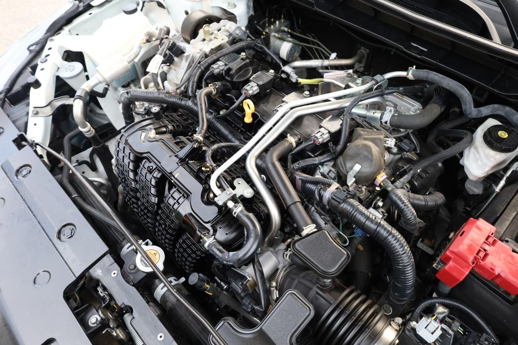 Nissan Altima Vehicle Full-screen Gallery Image 24