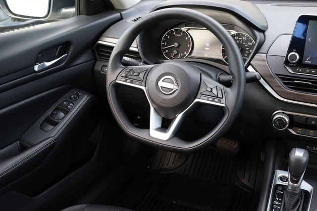 2025 Nissan Altima SV - Photo 22