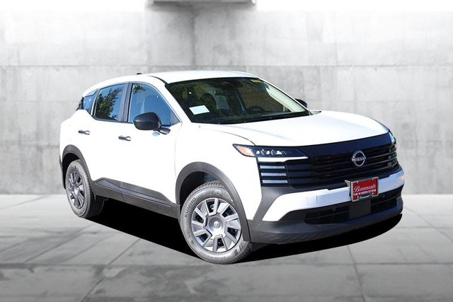 Nissan Kicks Vehicle Image 02