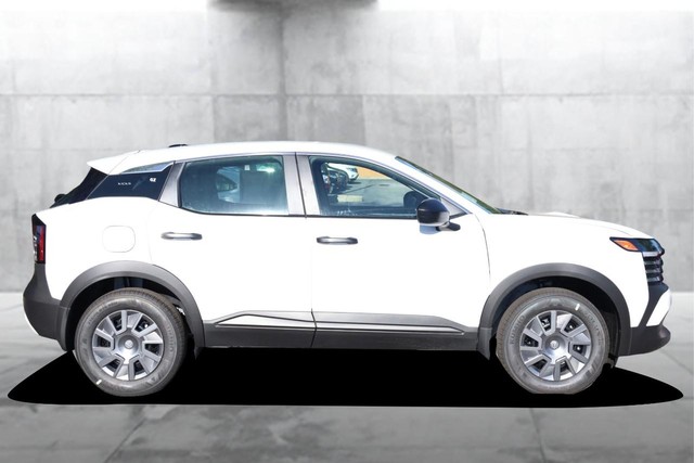 Nissan Kicks Vehicle Image 05