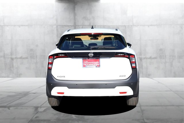 Nissan Kicks Vehicle Image 06