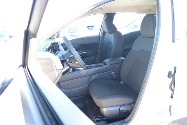 Nissan Kicks Vehicle Image 08
