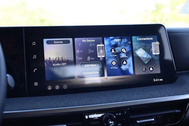Nissan Kicks Vehicle Image 11