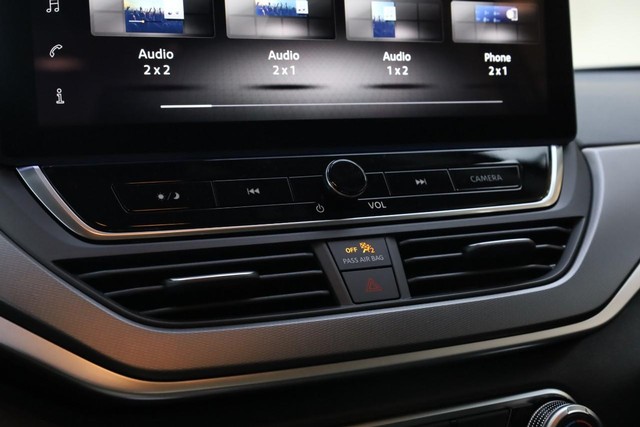 Nissan Altima Vehicle Full-screen Gallery Image 12