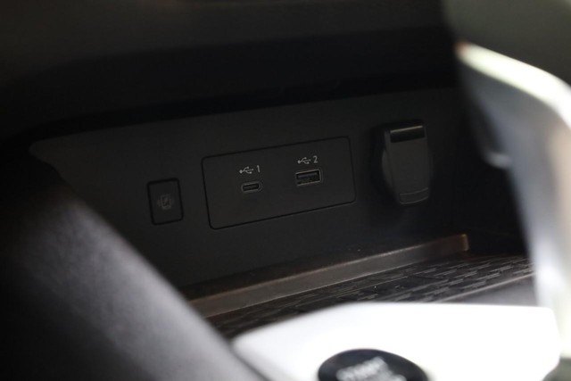 Nissan Altima Vehicle Full-screen Gallery Image 14