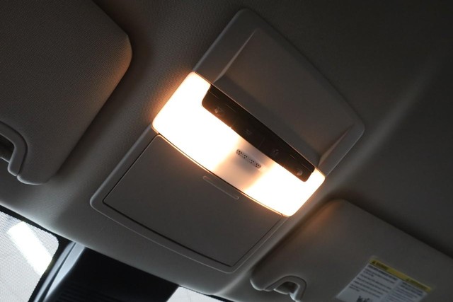 Nissan Altima Vehicle Full-screen Gallery Image 16
