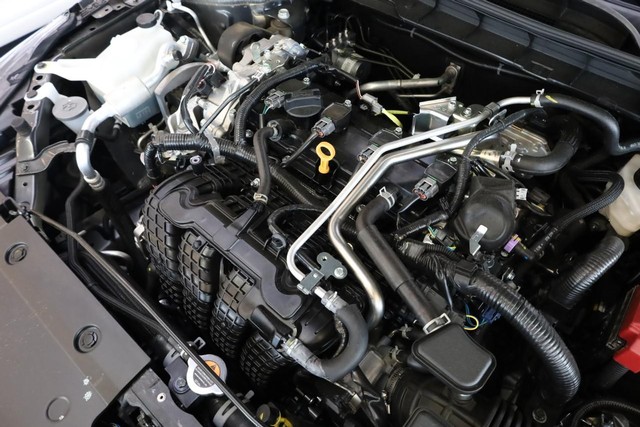 Nissan Altima Vehicle Full-screen Gallery Image 24