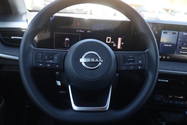 Nissan Kicks Vehicle Image 08