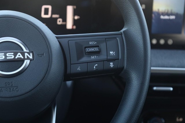 Nissan Kicks Vehicle Image 09