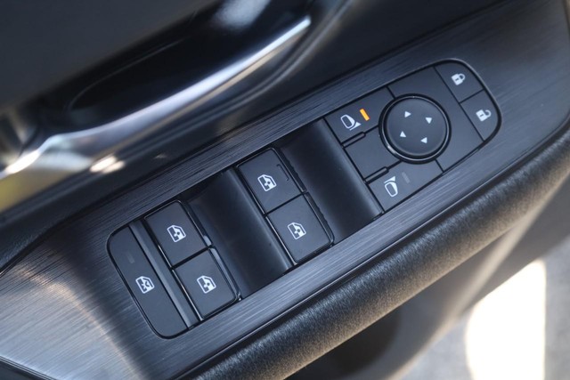 Nissan Kicks Vehicle Image 11