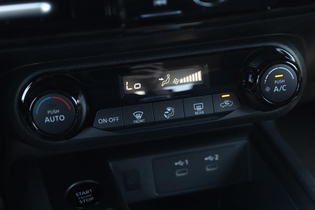 Nissan Kicks Vehicle Image 16