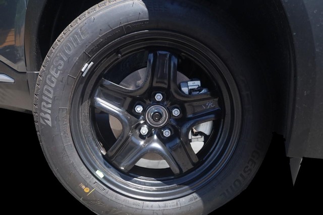 Nissan Kicks Vehicle Image 03
