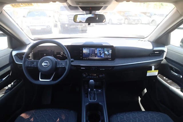 Nissan Kicks Vehicle Image 07