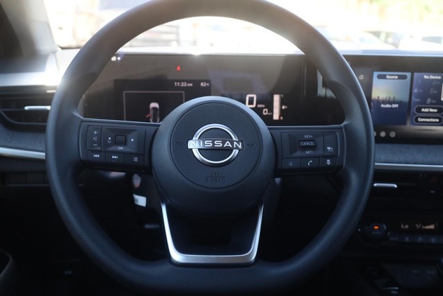 Nissan Kicks Vehicle Image 08
