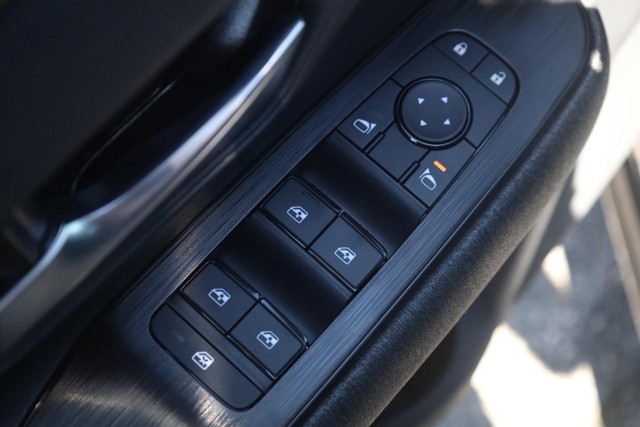 Nissan Kicks Vehicle Image 11