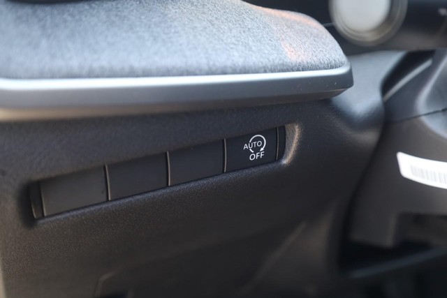 Nissan Kicks Vehicle Image 12