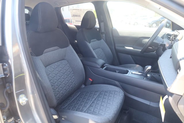 Nissan Kicks Vehicle Image 21