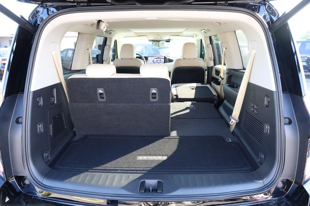 Nissan Armada Vehicle Image 08