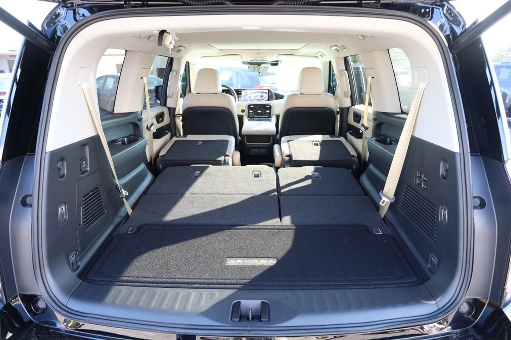 Nissan Armada Vehicle Image 09