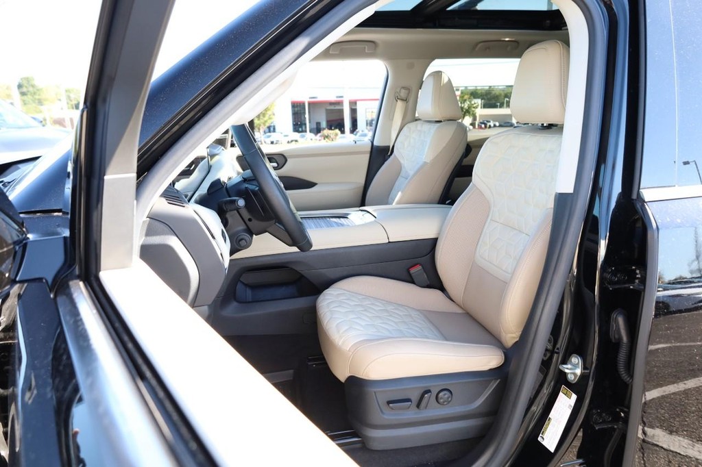 Nissan Armada Vehicle Image 10