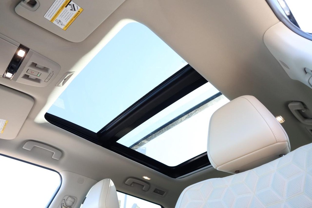 Nissan Armada Vehicle Image 11