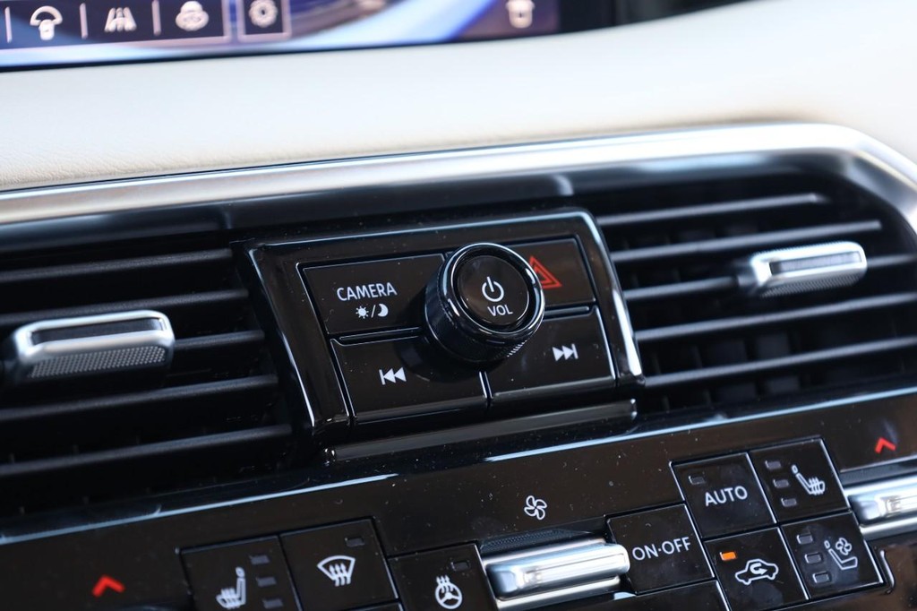 Nissan Armada Vehicle Image 17
