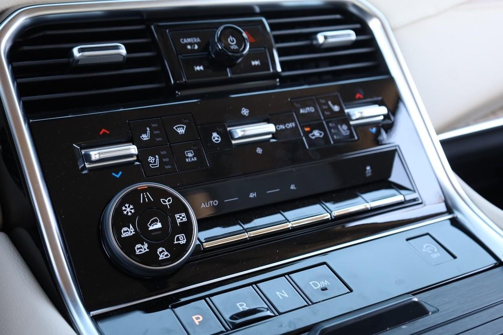 Nissan Armada Vehicle Image 18